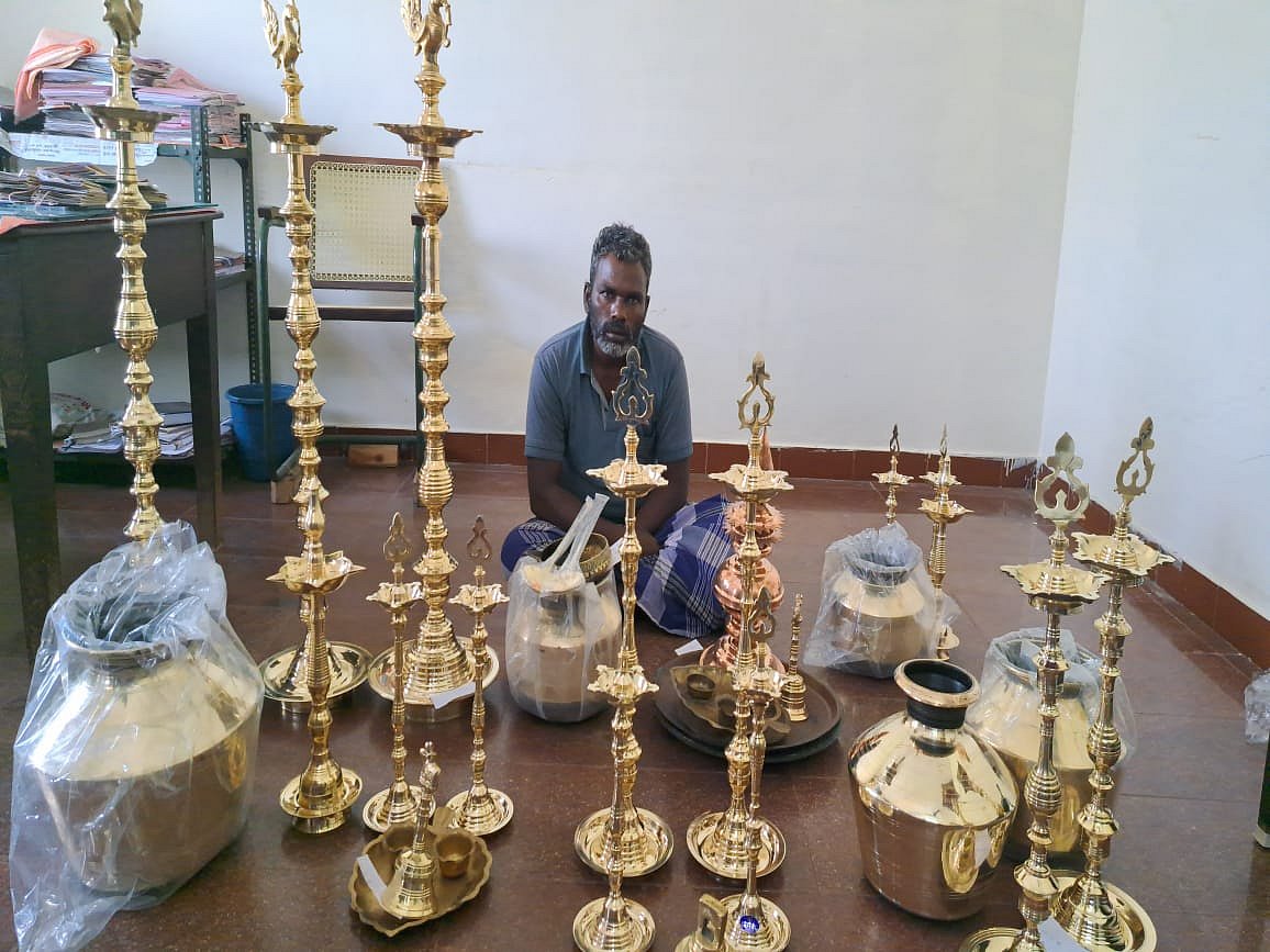 தேனி: கோயில்களே குறி; 2 ஆண்டுகளாக போக்குக்காட்டிவந்த `பூஜைப் பொருள்கள்' திருடன்! - சிக்கியது எப்படி?