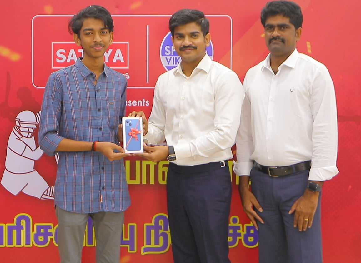 `அப்பா ஆனந்த விகடன் வாசகர்; நான் ஸ்போர்ட்ஸ் விகடன் வாசகர்!' - நெகிழும் ஐஃபோன் வின்னர் அனுஜித்