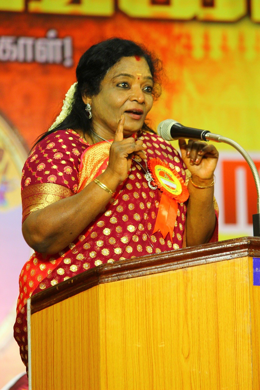 `பெண்களின் அறிவு, ஆற்றலை பார்ப்பது கிடையாது; நிறம், உயரத்தைத்தான் பார்க்கிறார்கள்..!' - தமிழிசை 