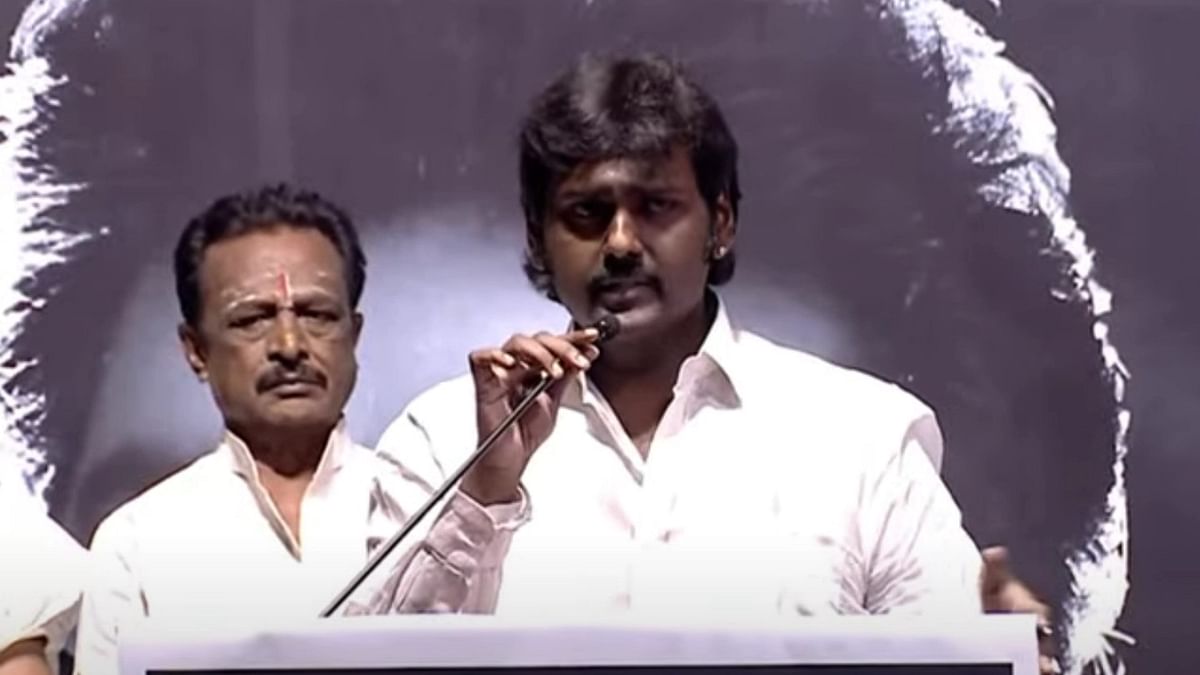விஜயகாந்த்: "கடைசி நாள்களில் அவருடைய பாட்டை அவரே கேட்டு ரசித்துக்  கொண்டிருந்தார்!" - விஜய பிரபாகரன் | Vijayakanth's son Vijaya Prabhakaran  speech at the 'Remembering ...