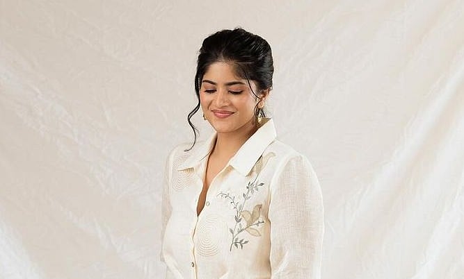 Megha Akash: `ஒரு தாமரை நீரினில் இல்லாமல் இங்கே ஏன்...' - மேகா ஆகாஷ் போட்டோ ஆல்பம்