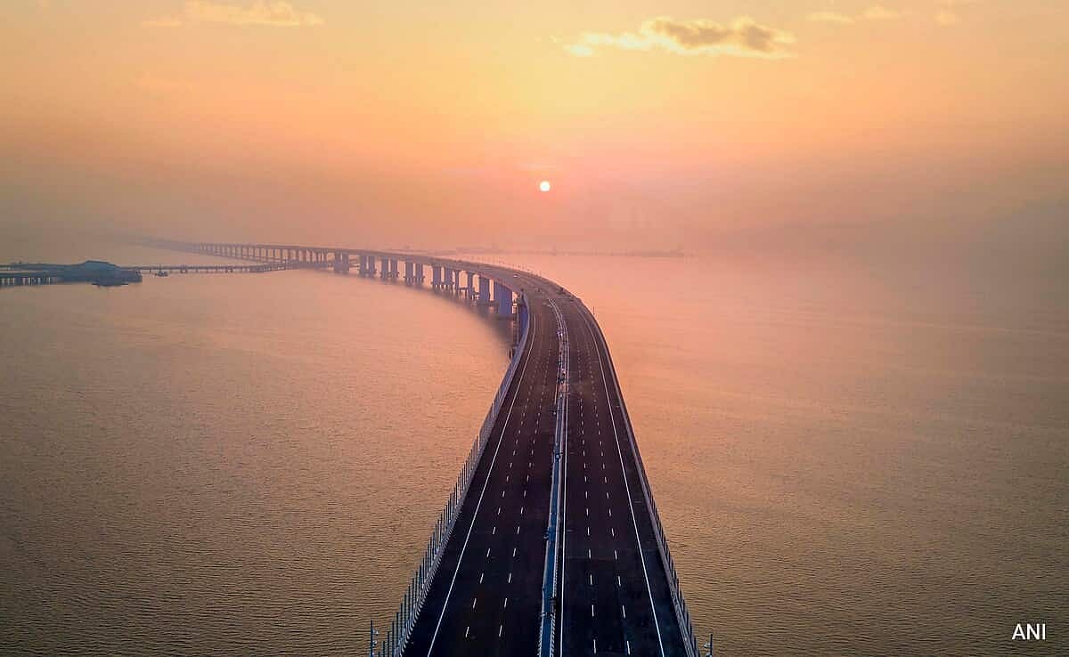 மும்பையில் திறக்கப்பட்ட நாட்டின் மிகப்பெரிய கடல் பாலம்... என்னென்ன சிறப்புகள்?