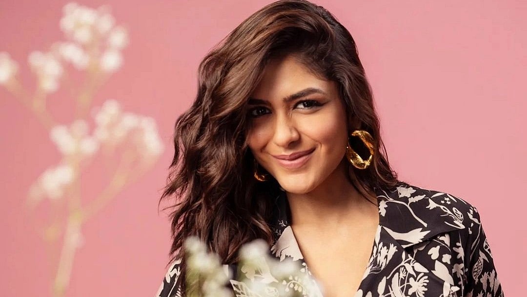 Mrunal Thakur: `எழுதா ஓர் உவமை நீ...' மிருணாள் தாக்கூர் லேட்டஸ்ட் போட்டோ ஆல்பம்! | Photo Album