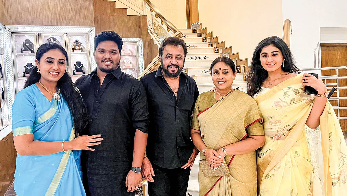 டாக்டரைக் கரம்பிடித்தார் சரண்யா - பொன்வண்ணன் தம்பதியின் இளைய மகள்; சென்னையில் இன்று வரவேற்பு!