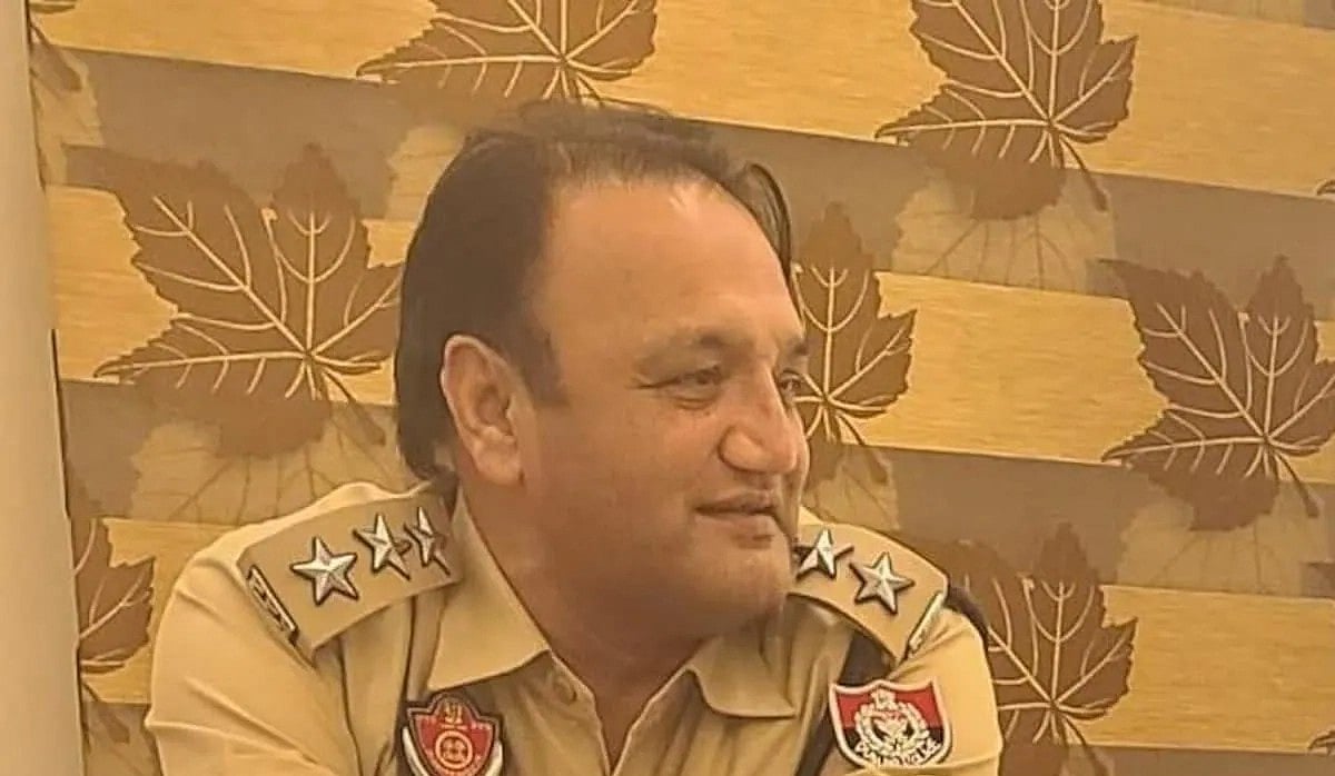 இறக்கிவிடுவதில் தகராறு; போலீஸ் அதிகாரியை தலையில் சுட்டுக் கொன்ற ஆட்டோ ஓட்டுநர்! - அதிர்ச்சி சம்பவம்