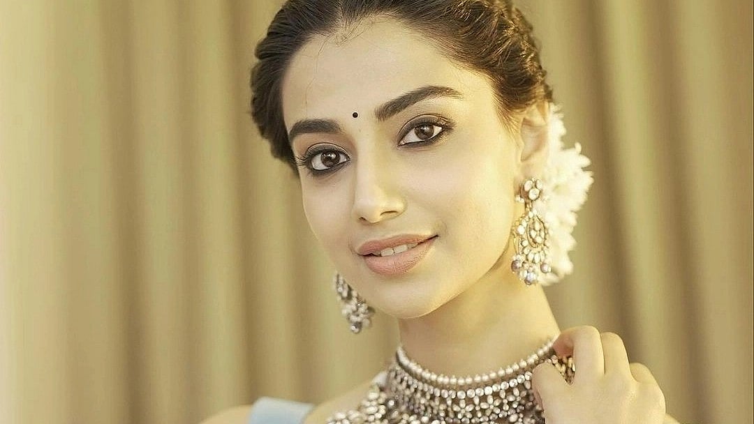 The Greatest of All Time: விஜய் பட நடிகை மீனாக்ஷி சௌத்ரியின் லேட்டஸ்ட் க்ளிக்ஸ்! | Photo Album