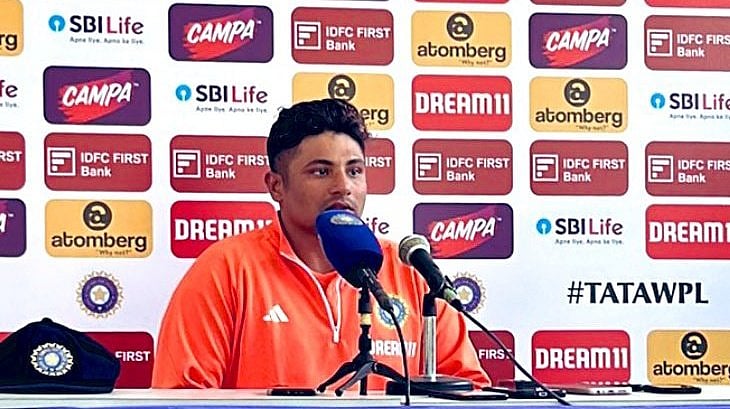 Sarfaraz Khan: `அப்பா முன் விளையாடவேண்டும் என்பது வாழ்நாள் கனவு!' - சர்ஃபராஸ் கான் உருக்கம்