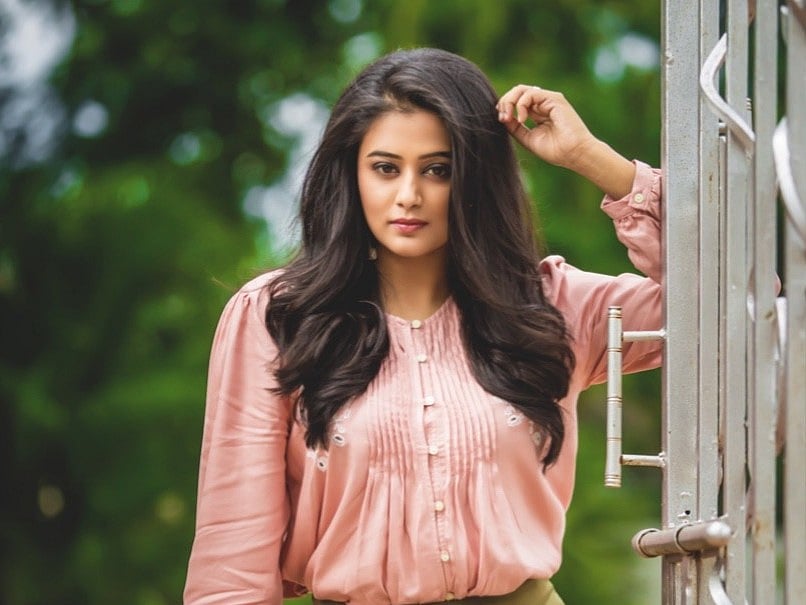 Priyamani: `பாலிவுட் நடிகர்கள், நடிகைகள் குறித்துத் தெரிந்தபோது ஆச்சரியமாக இருந்தது'- பிரியாமணி 