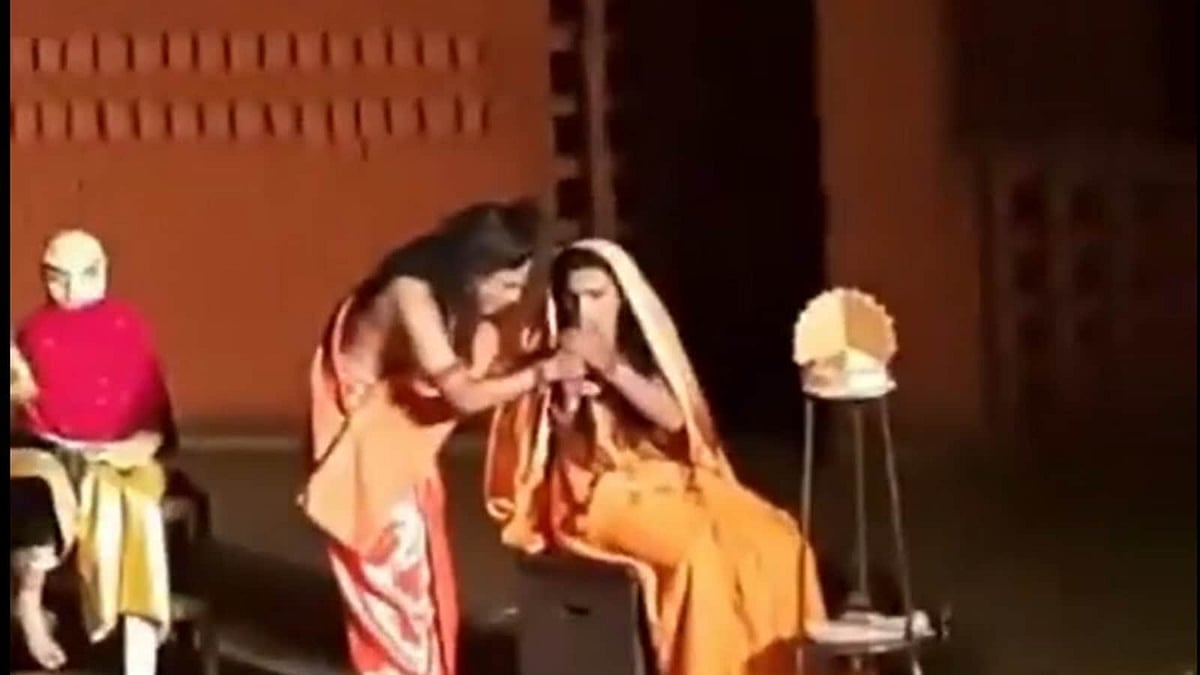 ராமாயண நாடகத்தில் சர்ச்சைக்குரிய காட்சிகள்; புனே கல்லூரி பேராசிரியர், 5 மாணவர்கள் கைது!