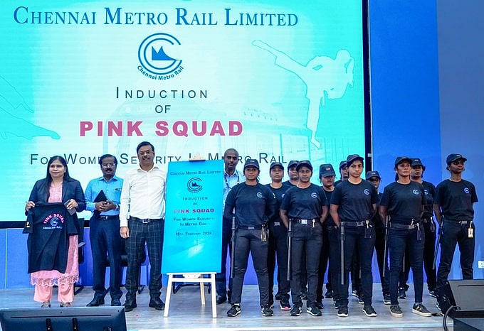 மகளிர் பெட்டியில் பயணம் செய்யும் ஆண்கள்... மெட்ரோ ரயிலில் `Pink Squad' அறிமுகம்!