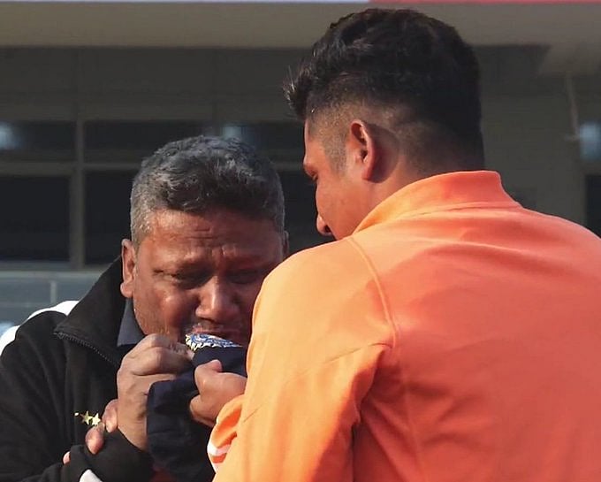 Sarfaraz Khan: “என் மகன் சர்ஃபராஸை நான் காண வந்ததற்கு காரணம் இவர்தான்!” - தந்தை  நௌஷத் கான்