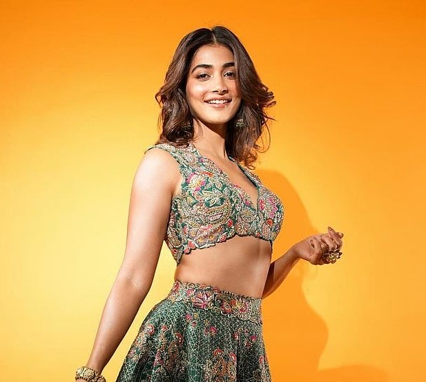 Pooja Hegde: 'ஹோலி ஹோலி
பக்கத்துல சிரிக்கும் ரங்கோலி' -பூஜா ஹெக்டே லேட்டஸ்ட் க்ளிக்ஸ்