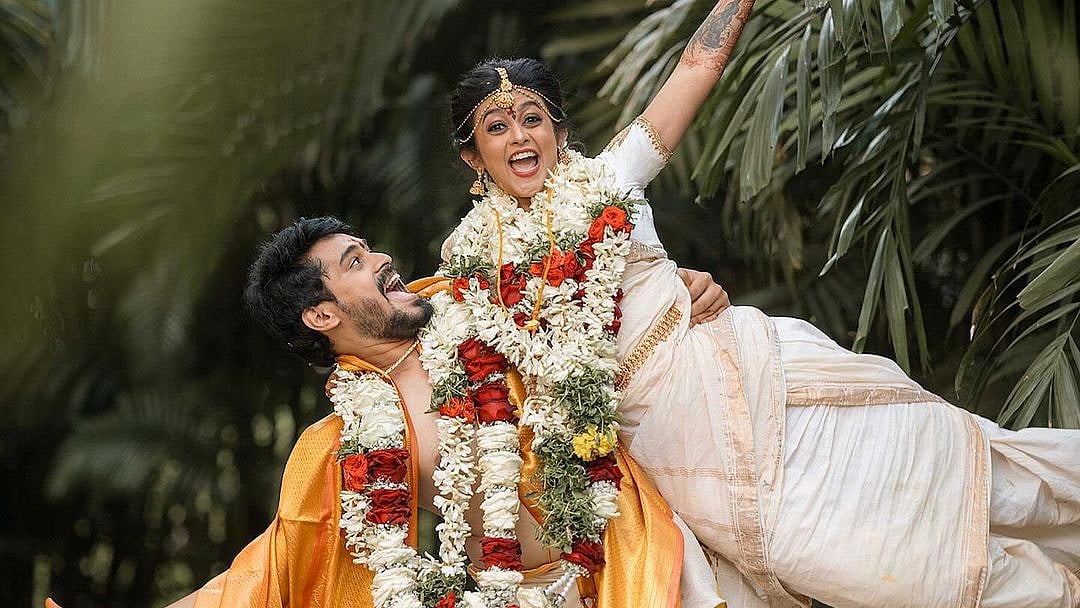 `காதல் கனவே!' சின்னத்திரை க்யூட் ஜோடி நிவேதிதா - சுரேந்தர் திருமணப் புகைப்படங்கள் | Photo Album