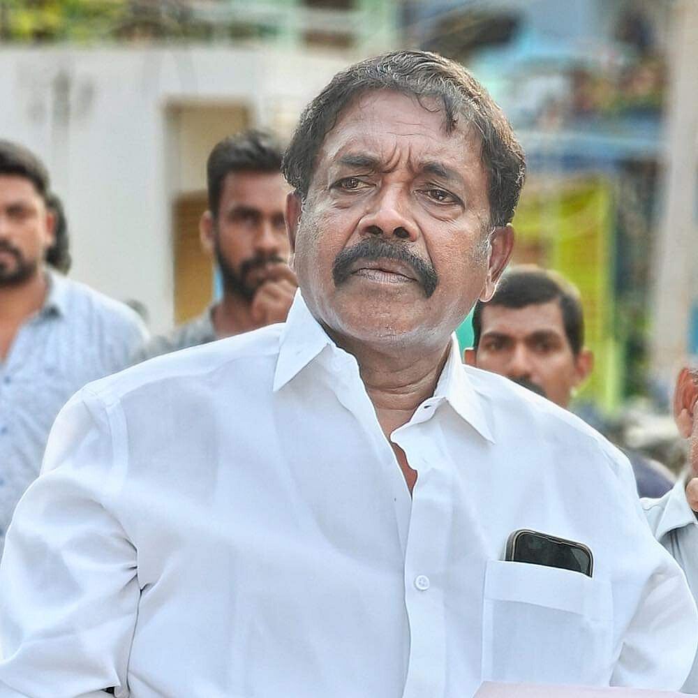 `தவறு செய்தது காங்கிரஸ் தலைமைதான்..!' - விஜயதரணி விவகாரத்தில் கொதிக்கும் காங்கிரஸ் எம்.எல்.ஏ