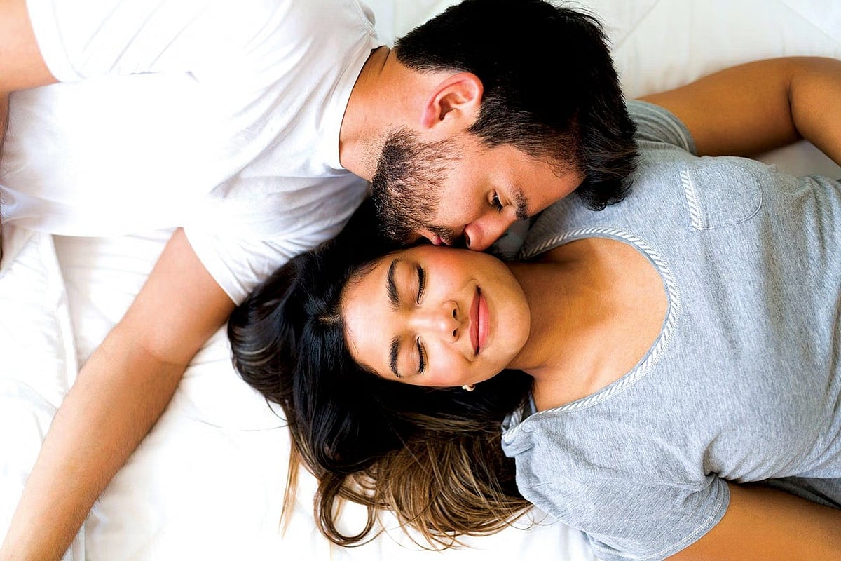 பெட்ரூம் போர் அடிக்குதா? சலிக்காத தாம்பத்யத்துக்கு... கிரியேட்டிவ் செக்ஸ் அவசியம்! 