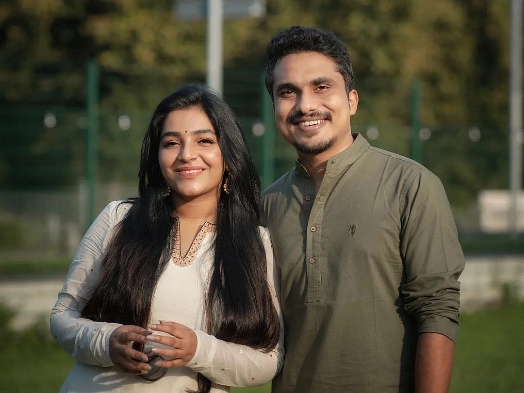 `1461 நாட்கள்...' - ஒளிப்பதிவாளரைக் காதலிக்கிறாரா ரஜிஷா விஜயன்? - இணையத்தில் வைரலாகும் பதிவு 