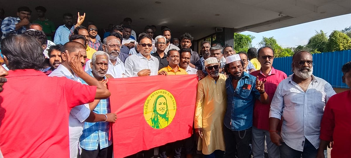 Lal salaam: `ஐஸ்வர்யா உருவம் பதித்த கொடி' -ரகசியம் சொல்லும் நிர்வாகிகள்