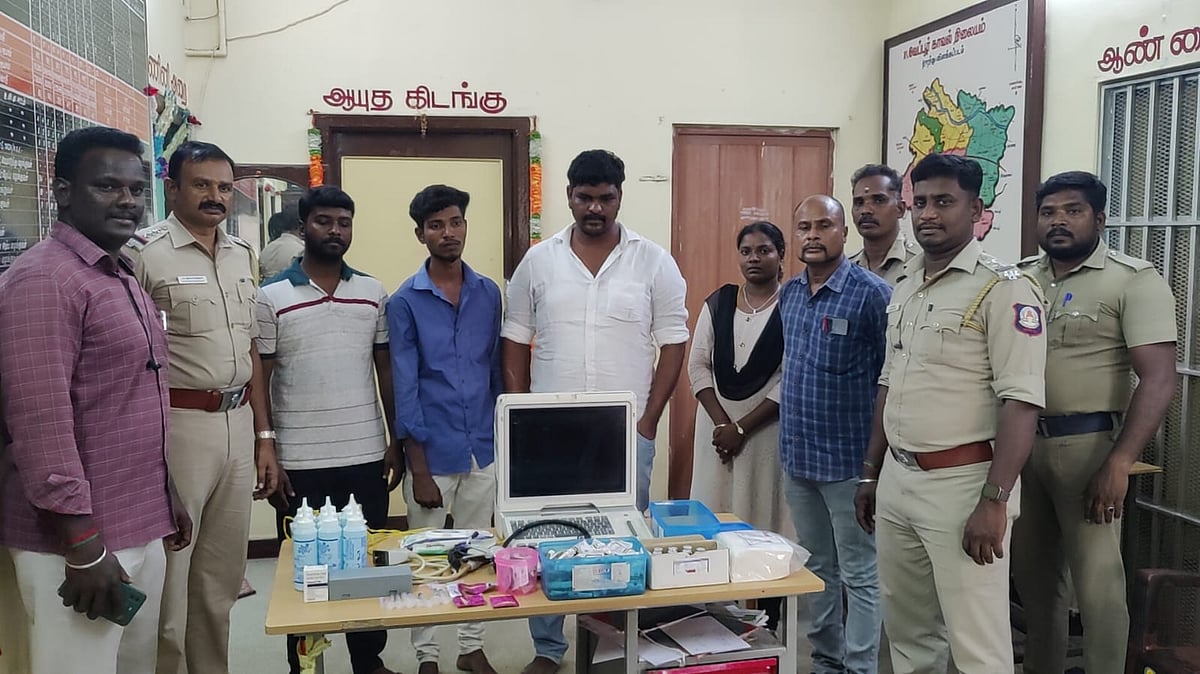 `நடமாடும் கருக்கலைப்பு, பாலின சோதனை மையம்!' - அதிர்ச்சி கொடுத்த மெடிக்கல் உரிமையாளர்... 4 பேர் கைது!