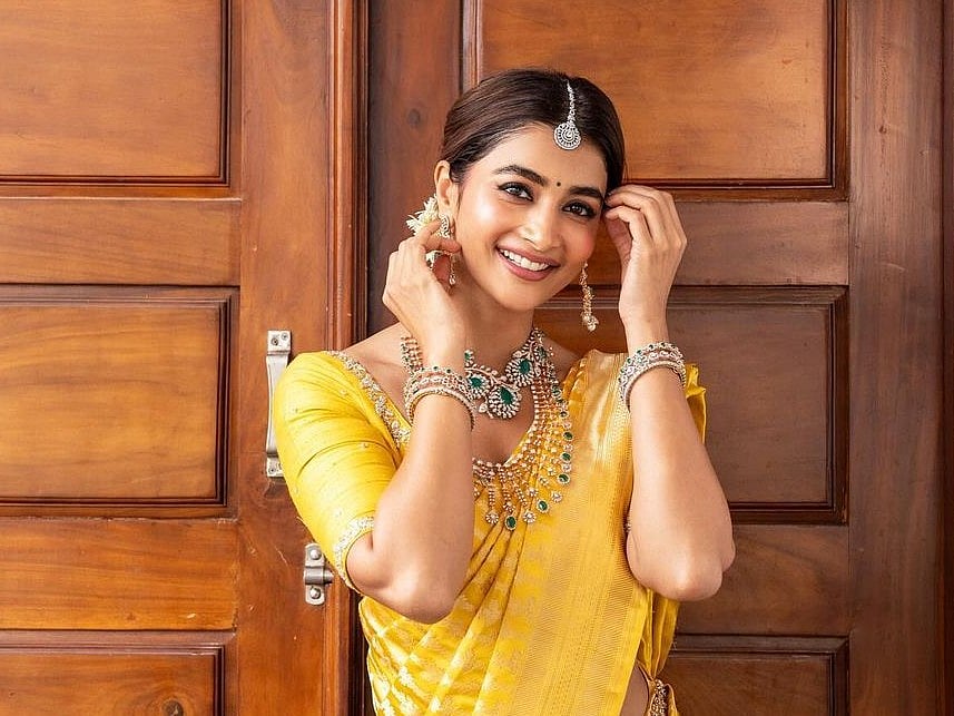 Pooja Hegde: `தோற்றத்தில்
மாற்றம் காற்றெல்லாம் வாசம்' -பூஜா ஹெக்டே லேட்டஸ்ட் க்ளிக்ஸ்