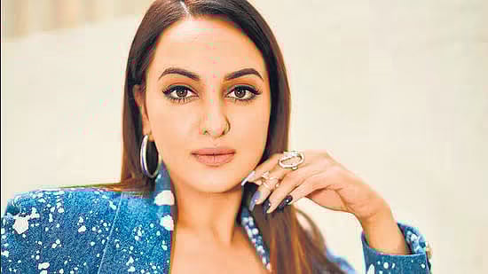 Sonakshi Sinha: மோசடி வழக்கு; சோனாக்‌ஷியின் மேலாளர் உள்ளிட்டோர் சொத்தை பறிமுதல்செய்ய கோர்ட் உத்தரவு!