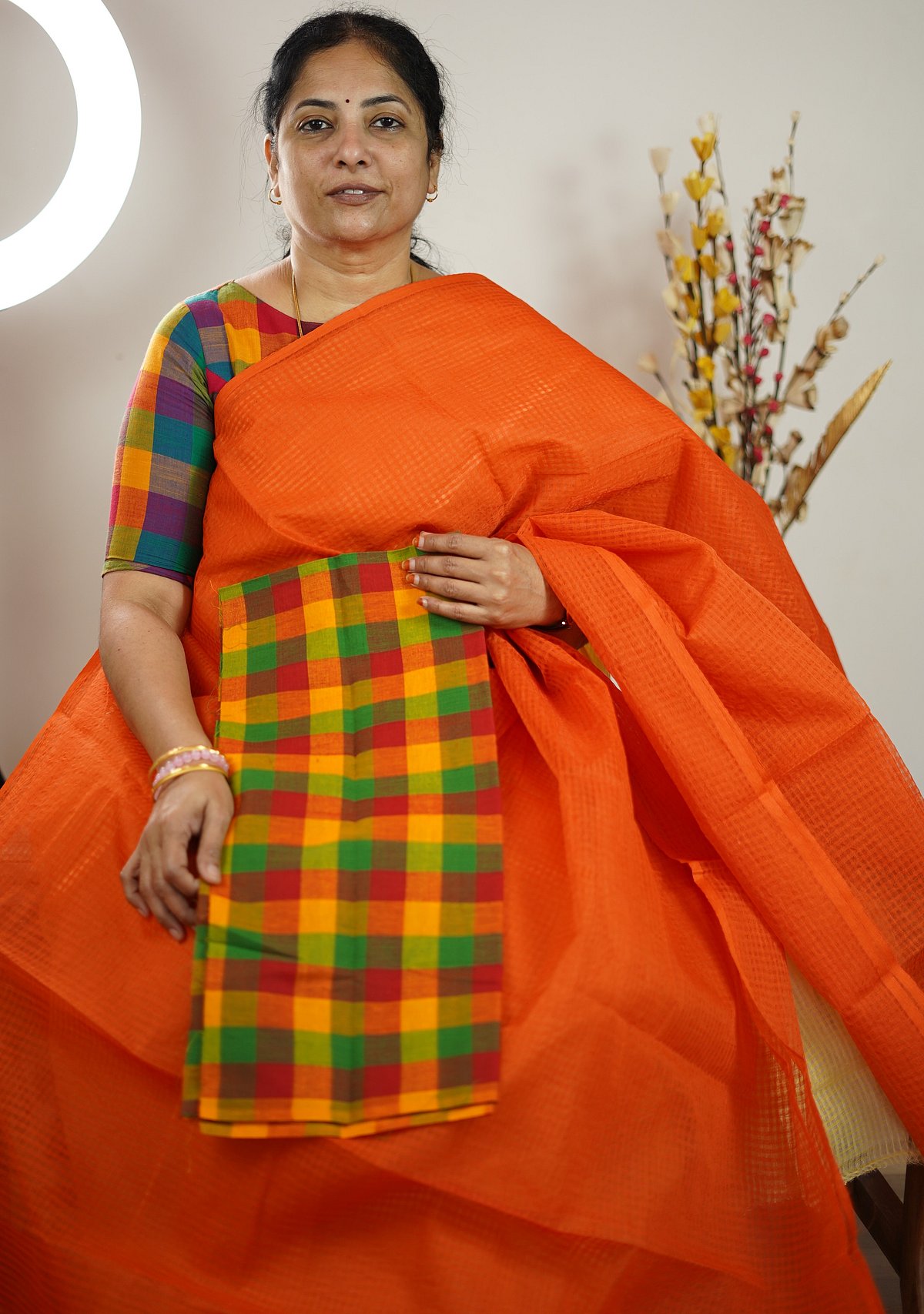 யூடியூப் + வாட்ஸ்அப்: தினம் 100+ புடவைகள் விற்கும் ரம்யாவின் பிசினஸ் சக்சஸ் ஸ்டோரி! #HerBusiness-1