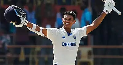 Jaiswal: `மெய்வருத்தக் கூலி தரும்!'- மும்பை குடிலில் வசித்தவர்; ரூ.5 கோடிக்கு வாங்கிய வீடு 