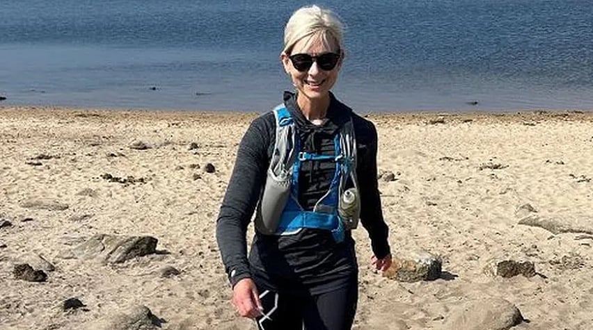 Cancer: 5 முறை புற்றுநோய் பாதிப்பு; 11 அறுவை சிகிச்சைகள்... மீண்டெழுந்த ஃபீனிக்ஸ் பெண்!