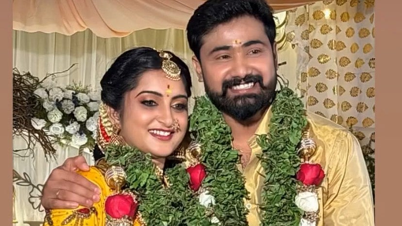 அரவிஷ் - ஹரிகா: `திருமகள்' தொடர் நாயகியை கரம் பிடித்த `சுந்தரி' தொடர் நாயகன்!