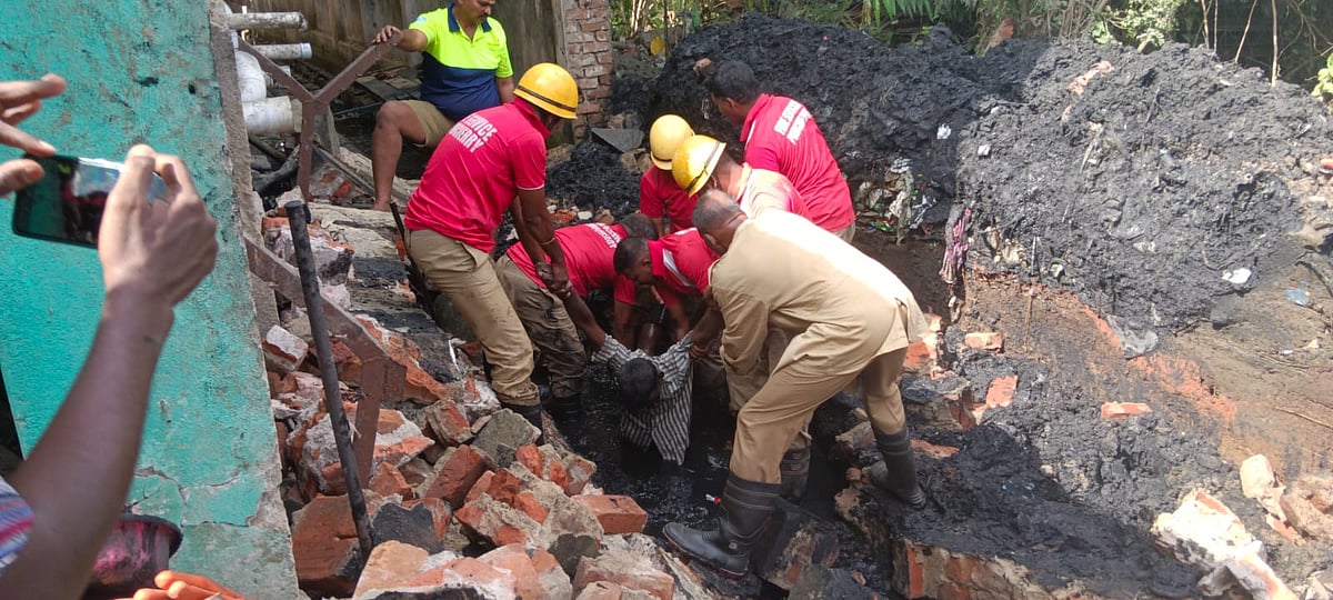 புதுச்சேரி: வாய்க்கால் தூர் வாரும்போது மதில் சுவர் இடிந்து விழுந்து விபத்து; 3-தொழிலாளர்கள் பலி!