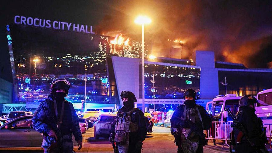 ரஷ்யா: இசைக் கச்சேரியில் சரமாரி துப்பாக்கிச்சூடு; 60 பேர் பலி - பொறுப்பேற்ற ஐ.எஸ்.ஐ.எஸ்