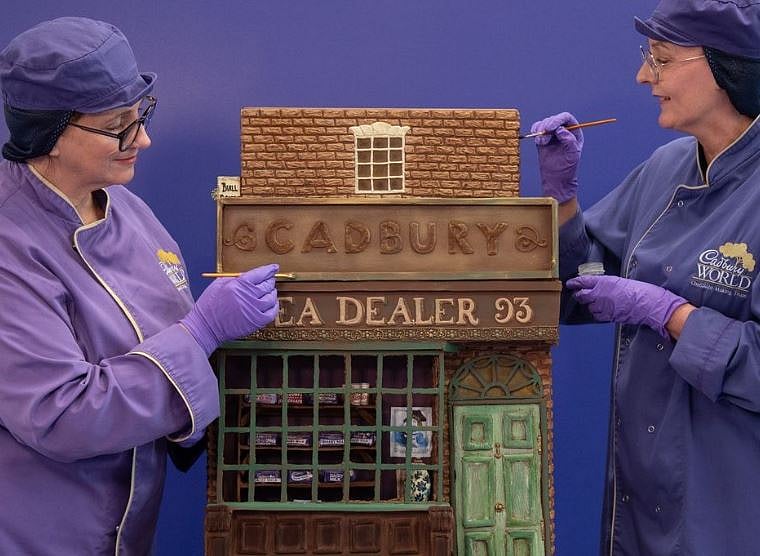 Cadbury 200-வது ஆண்டுக் கொண்டாட்டம்... சாக்லேட் பார்களால் உருவாக்கப்பட்ட முதல் கடை..!