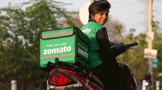 Zomato: பச்சை நிற உடை, பேக்... சைவ உணவை மட்டும் டெலிவரி செய்யும் ஊழியர்கள்; நிறுவனம் சொல்வதென்ன?!