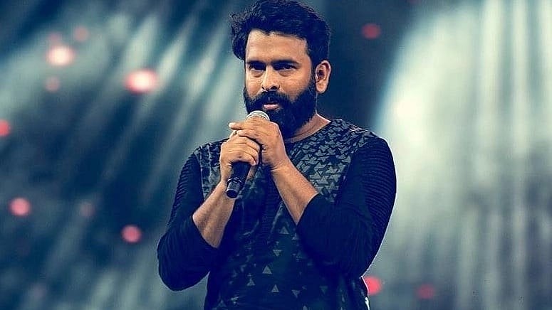 ``அன்னைக்கு 150 ரூபாய் கொடுக்க என கிட்ட காசு இல்ல'' -மிடில் கிளாஸ் அனுபவம் குறித்து சந்தோஷ் நாராயணன்