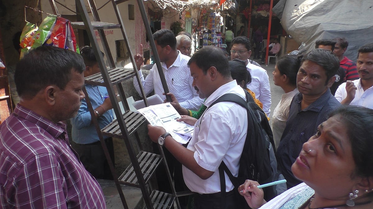 மும்பை தாராவி மறுசீரமைப்பு திட்டம்: குடிசைகளை கணக்கெடுக்கும் பணியை தொடங்கிய அதானி நிறுவனம்!