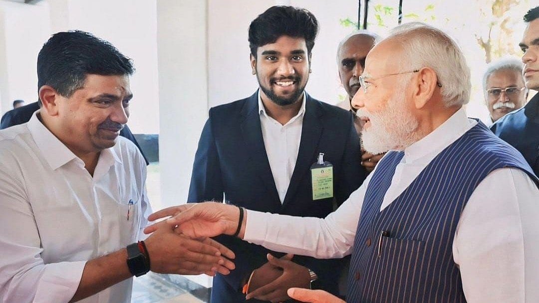 பிரதமர் அலுவலகத்தில் இருந்து  சிறப்பு அழைப்பு(?)... மதுரை ஹோட்டலில் மோடியை சந்தித்த பி.டி.ஆர்?!