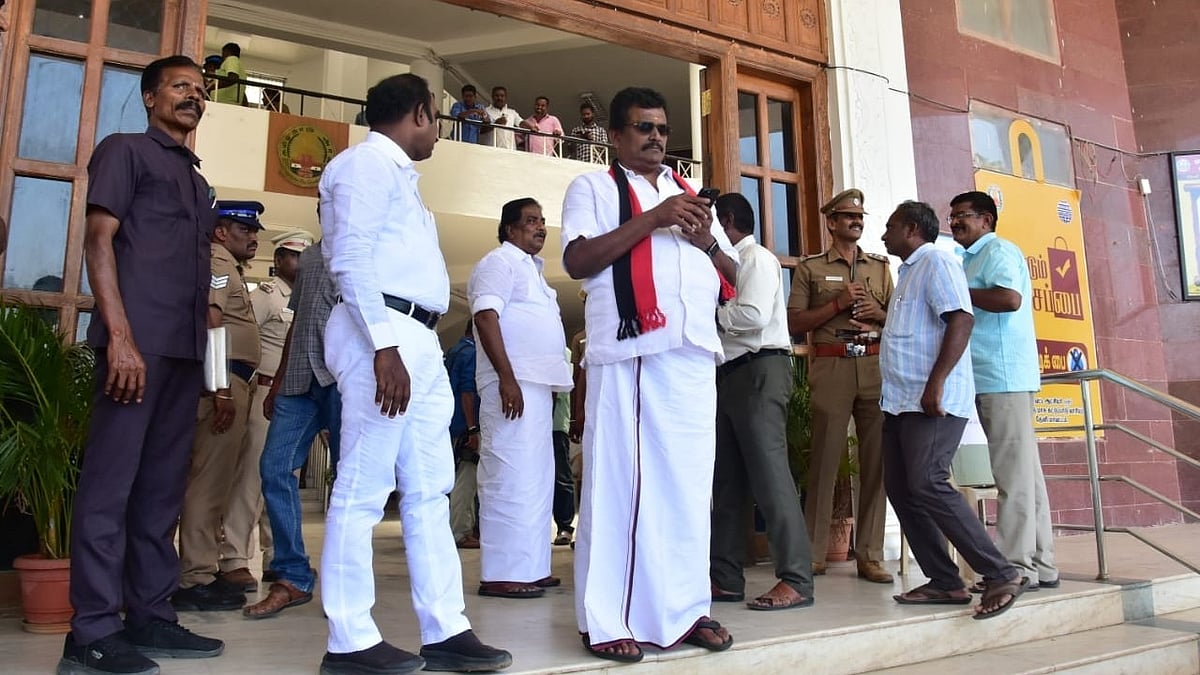 வேட்புமனுவை மறந்துவிட்டு வந்த தங்கம் தமிழ்ச்செல்வன்! - காத்திருந்த அமைச்சர்கள்