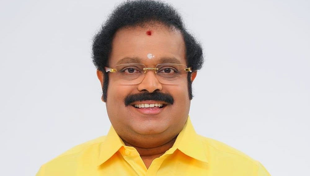 ``ஃபேர் அண்ட் லவ்லி போட்டு வந்துட்டீங்களா... பளபளனு மின்னுறீங்க?”- மகளிர் தொகை குறித்து கதிர் ஆனந்த்