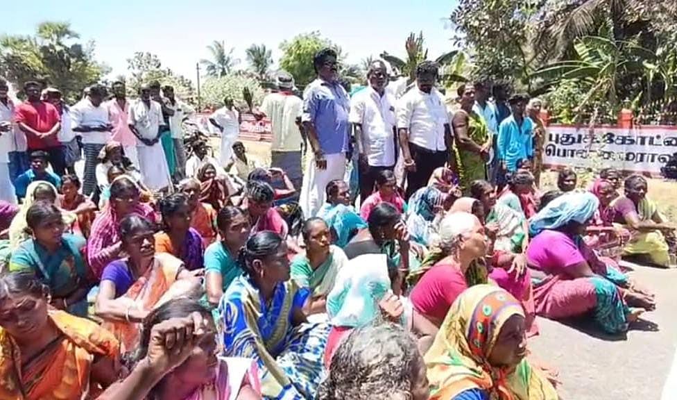 'என் மகனை விசாரியுங்கள்' - கொலை வழக்கில் சந்தேகம்; மகனை போலீஸாரிடம் ஒப்படைத்த அதிமுக நிர்வாகி