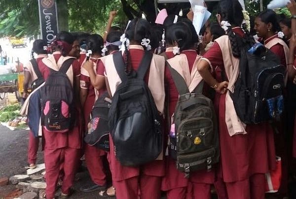 முடியப்போகும் கல்வி ஆண்டு, இன்னும் வழங்கப்படாத
ஆதி திராவிடர் பெண் கல்வி ஊக்கத்தொகை..!