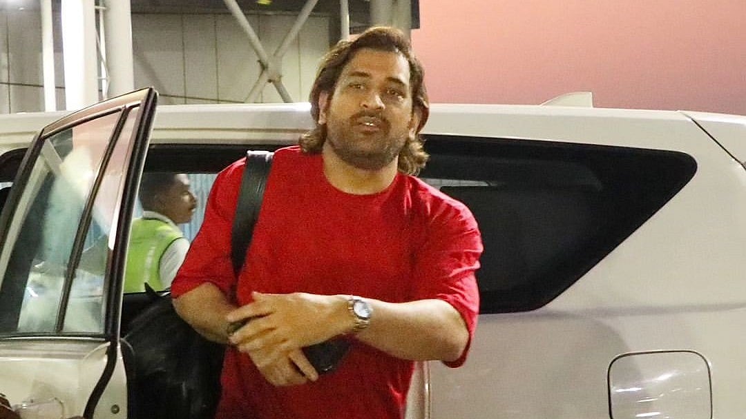 Dhoni: `அண்ணன் வர்றார் வழிவிடு....' - சென்னை வந்தடைந்த தோனி; பயிற்சியை எப்போது தொடங்குவார்?