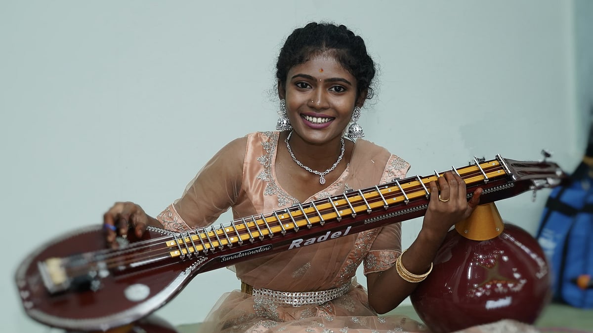 `எனக்கு ஏன் இந்தப் பேர் வெச்சீங்கனு பெற்றோர்கிட்ட கேட்டதுதான் ஆரம்பம்’ -`கலை வளர்மணி’ யாழினி 