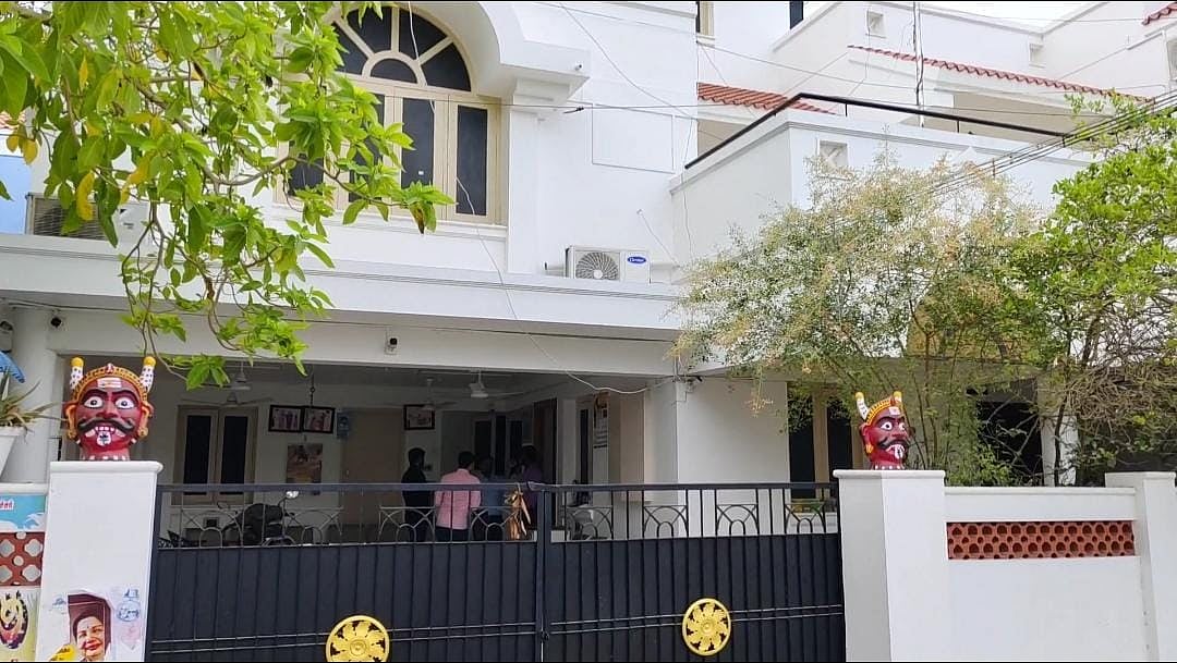 அதிமுக முன்னாள் அமைச்சர் விஜயபாஸ்கர் வீட்டில் அமலாக்கத்துறையினர் ரெய்டு!