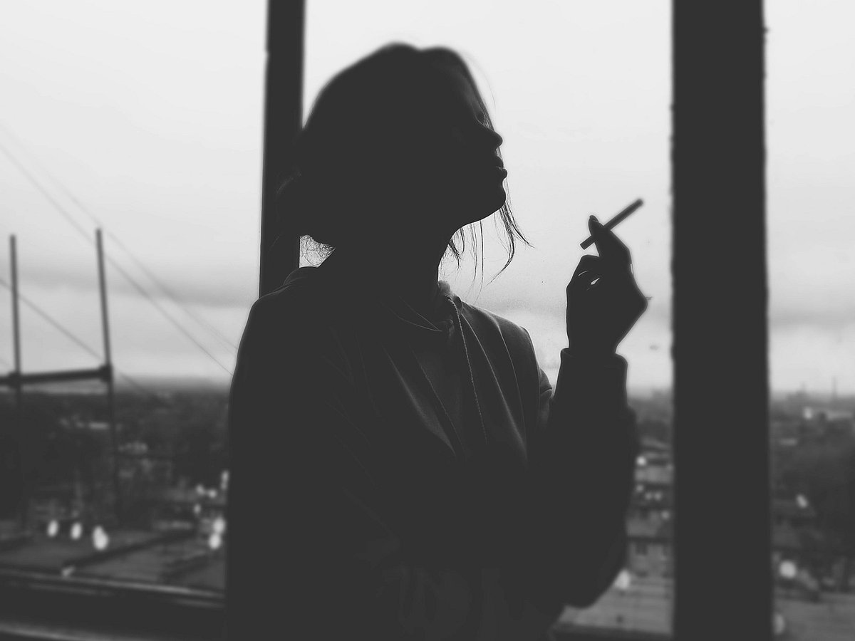 Smoking: டீன் ஏஜ் பெண்களின் புகைப்பழக்கம் இருமடங்கு அதிகரிப்பு... மோசமான பிரச்னைகள் வரலாம்?!