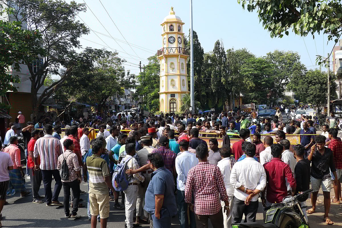 புதுச்சேரி: `கால்வாயில் திடீரென சடலம் வந்தது எப்படி?’ - சிறுமி கொலையில் சந்தேகம் எழுப்பும் திமுக