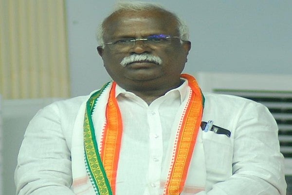 நெல்லை: மேலிட பரிந்துரை; குமரியிலிருந்து இறக்குமதியான காங்கிரஸ் வேட்பாளர்- யார் இந்த ராபர்ட் புரூஸ்?