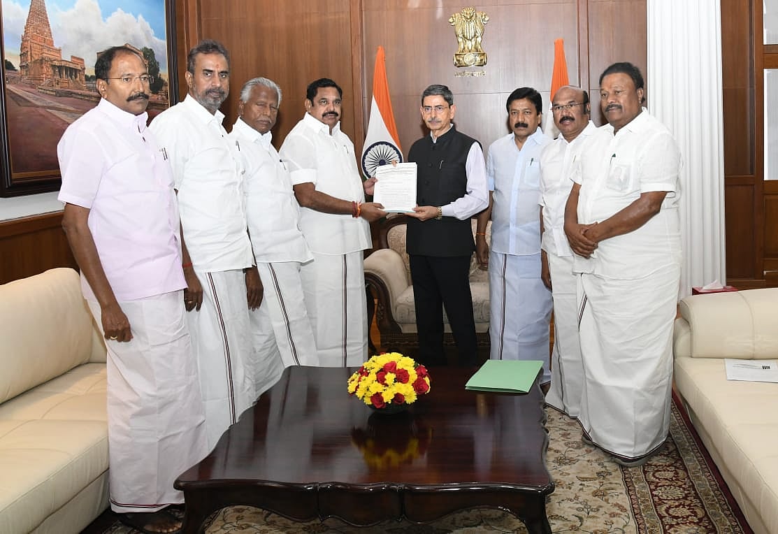 `இந்த நிலை தொடர்ந்தால் தமிழ்நாடு சீரழிந்துவிடும்...' - ஆளுநரைச் சந்தித்து புகாரளித்த இபிஎஸ்!