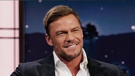 Alan ritchson: `பல ஆண்டுகள் பாலியல் துன்புறுத்தல்; தற்கொலைக்கும் முயன்றேன்!' - ஹாலிவுட் நடிகர் வேதனை