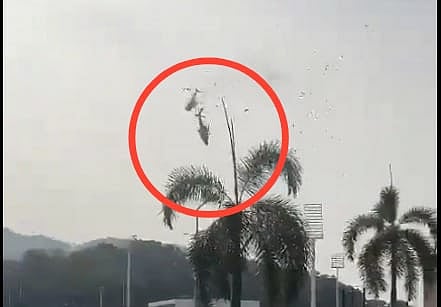 அணிவகுப்பு ஒத்திகை: மோதிக்கொண்ட இரண்டு ஹெலிகாப்டர்கள் - 10 வீரர்கள் பலி; பதைபதைக்க வைக்கும் காட்சி!