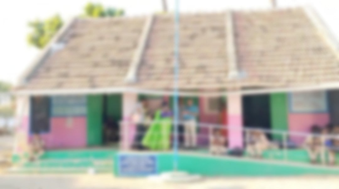 திருப்பூர்: பள்ளி கழிவறையை சுத்தம் செய்ய நிர்பந்திக்கப்பட்டனரா தலித் மாணவிகள்? - அதிகாரிகள் விசாரணை!