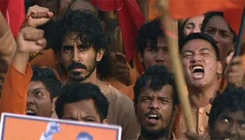 Monkey Man: படத்தில் காவி நிறத்திலிருந்து சிவப்பு நிறமாக மாற்றப்பட்ட பேனர்கள் - காரணம் என்ன?